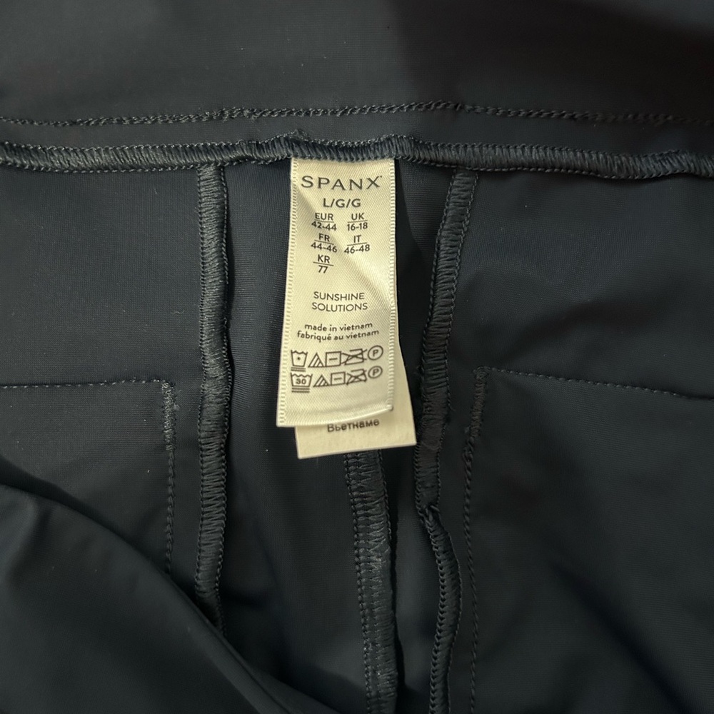 Spanx Women's Navy Blue Active Skort Shorts Size Large - Picture 3 of 3
